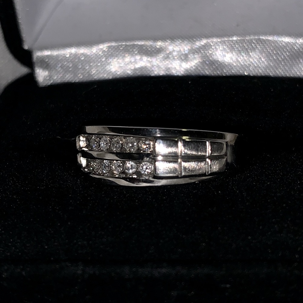 Men’s Diamond Wedding Band - Picture 2 of 6